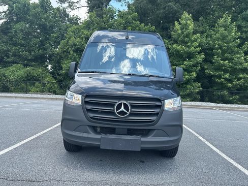 Used 2024 Mercedes-Benz Sprinter 2500 image 6