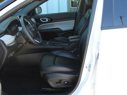 Used 2025 Jeep Compass Limited AWD/4WD image 41