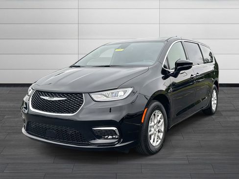 New 2025 Chrysler Pacifica Select FWD image 8