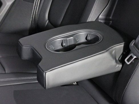 Certified 2025 Porsche Macan image 16