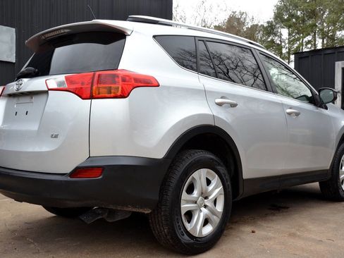 Used 2015 Toyota RAV4 LE image 8