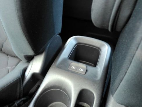 Used 2018 Nissan Kicks SV image 44