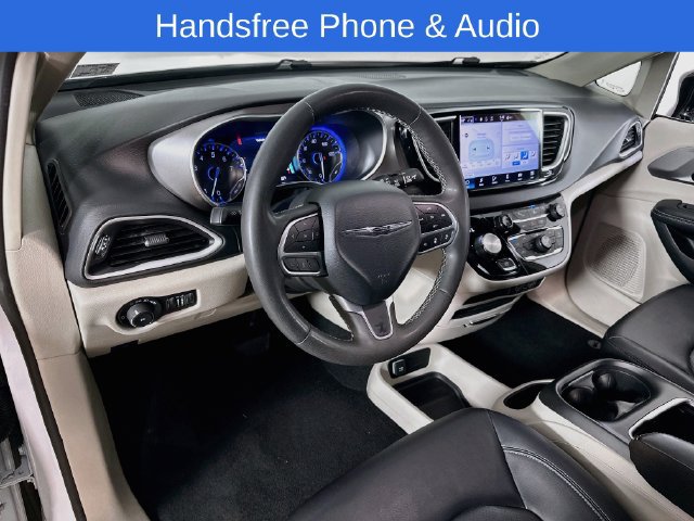 Used 2024 Chrysler Pacifica Touring-L FWD image 22
