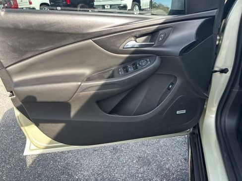 Used 2017 Chevrolet Volt Premier w/ Driver Confidence II Package image 12
