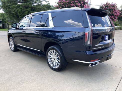 Certified 2021 Cadillac Escalade ESV Premium Luxury AWD/4WD image 8