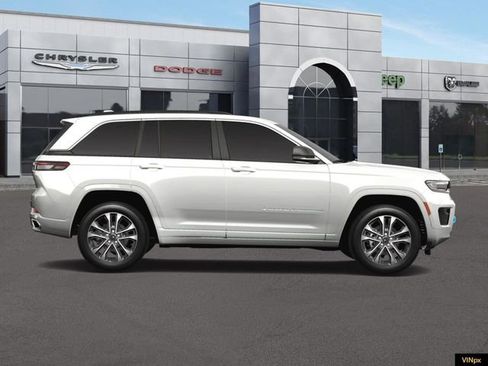 New 2025 Jeep Grand Cherokee Overland w/ Luxury Tech Group IV AWD/4WD image 9