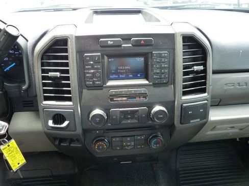 Used 2018 Ford F550 2WD Regular Cab Super Duty image 24