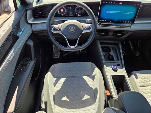 Certified 2025 Volkswagen Tiguan S FWD image 10