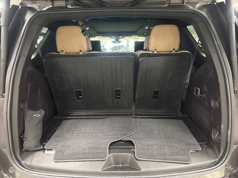 Used 2021 Chevrolet Tahoe Premier w/ Premium Package image 16