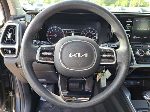 Used 2023 Kia Sorento LX image 12