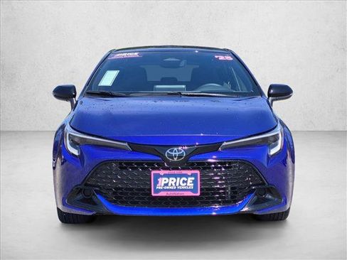 Used 2025 Toyota Corolla SE FWD image 2