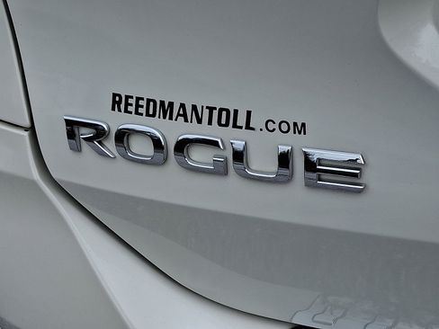 Used 2018 Nissan Rogue SL w/ Premium Package image 31