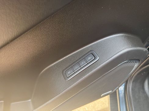 Used 2020 Chevrolet Suburban LT image 14