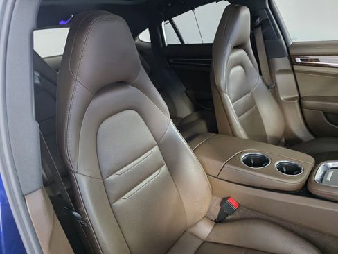 Used 2022 Porsche Panamera RWD image 30