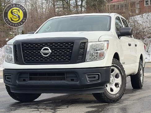 Used 2018 Nissan Titan S image 1