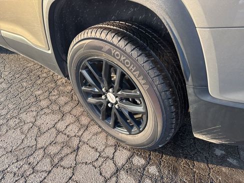 Used 2019 GMC Acadia SLT image 26