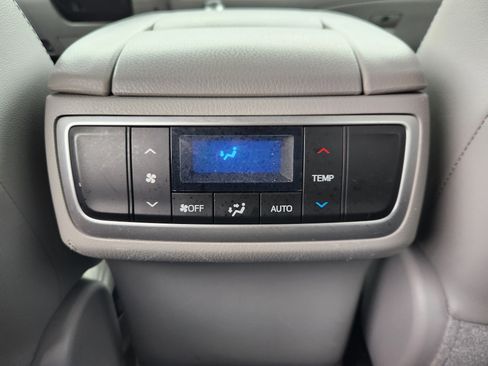 Used 2018 Toyota Highlander XLE image 24