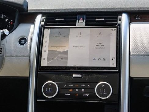 Used 2025 Land Rover Discovery Dynamic SE AWD/4WD image 18