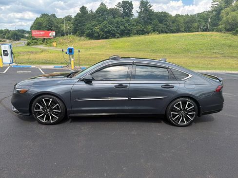 Used 2023 Honda Accord Touring image 5