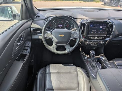 Used 2022 Chevrolet Traverse LT FWD image 31