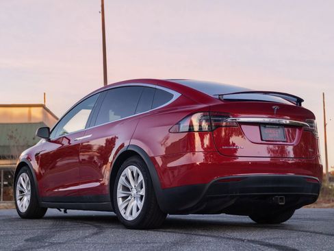 Used 2017 Tesla Model X 75D image 26