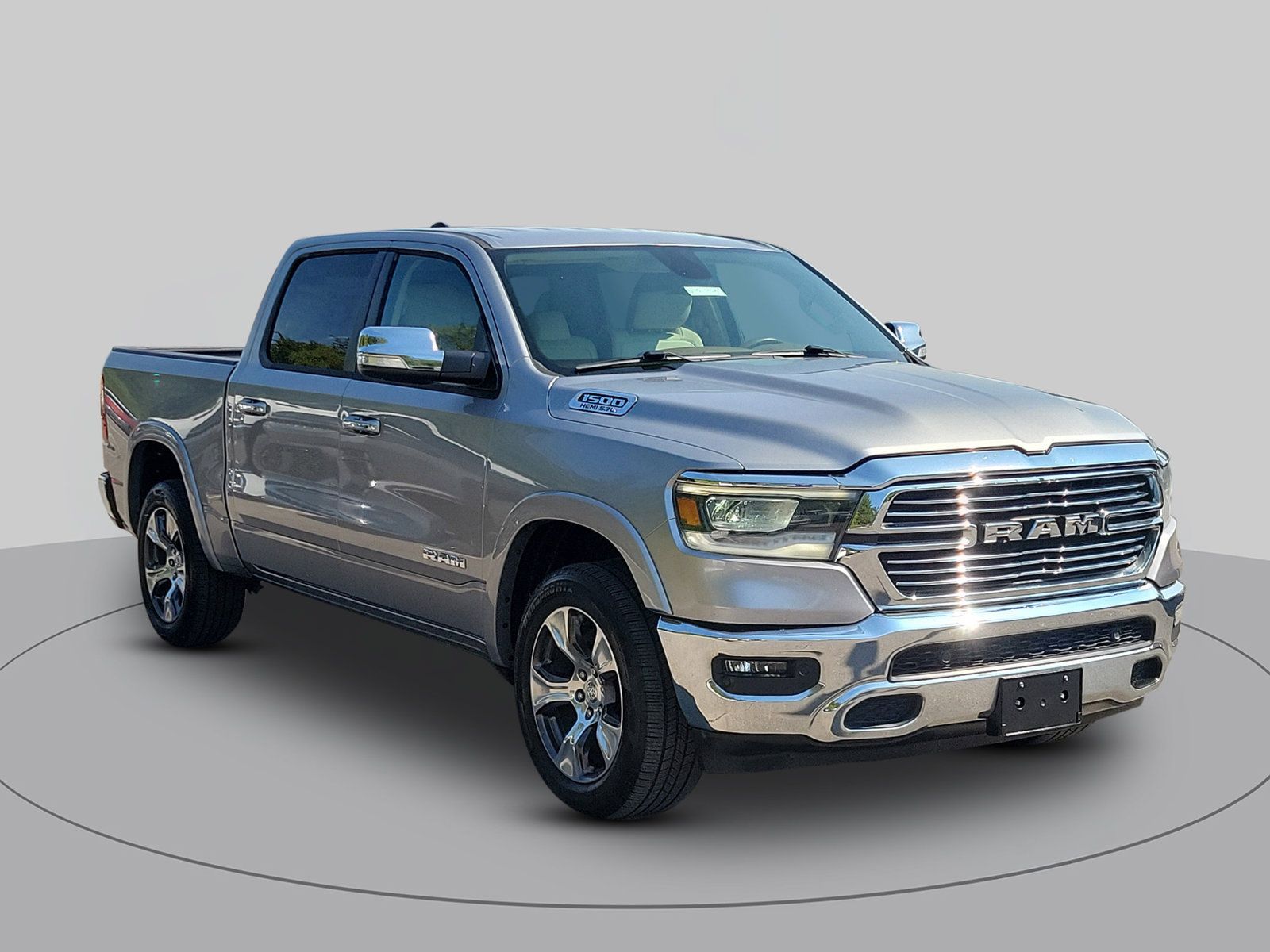 Used 2019 RAM 1500 Laramie AWD/4WD image 1