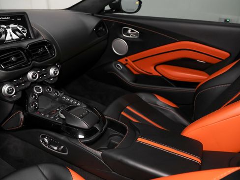 Used 2019 Aston Martin V8 Vantage Coupe RWD image 38