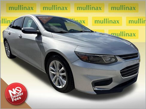 Used 2018 Chevrolet Malibu LT FWD image 1