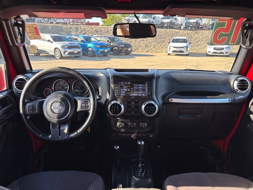 Used 2015 Jeep Wrangler Unlimited Sahara w/ Connectivity Group AWD/4WD image 16