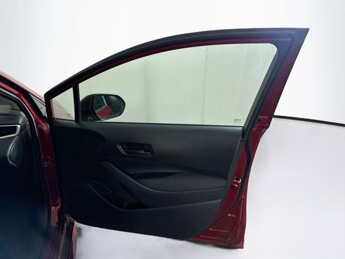 Used 2025 Toyota Corolla LE FWD image 31