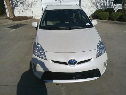 Used 2015 Toyota Prius Two image 3