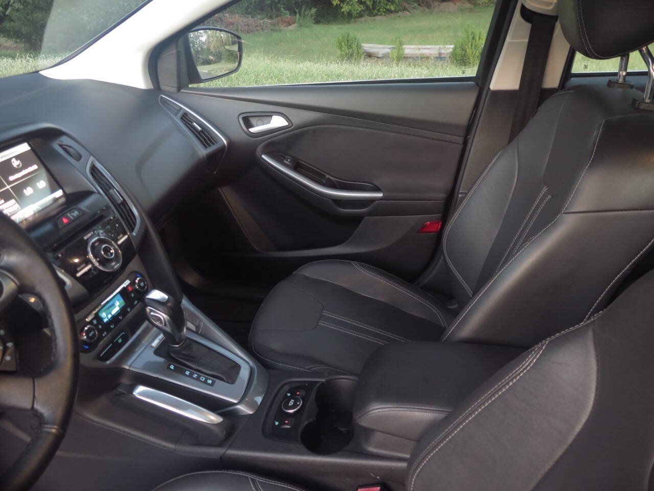 Used 2012 Ford Focus Titanium FWD image 12