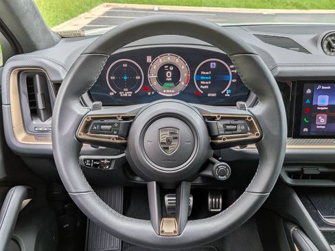 Certified 2026 Porsche Cayenne Turbo AWD/4WD image 7