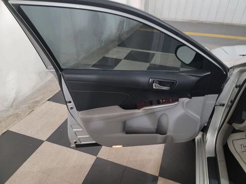 Used 2013 Toyota Camry XLE image 10