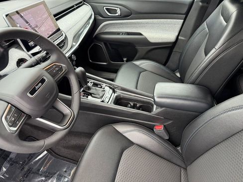 Used 2024 Jeep Compass Latitude image 13