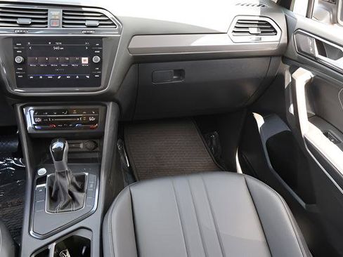 Certified 2023 Volkswagen Tiguan SE FWD image 18