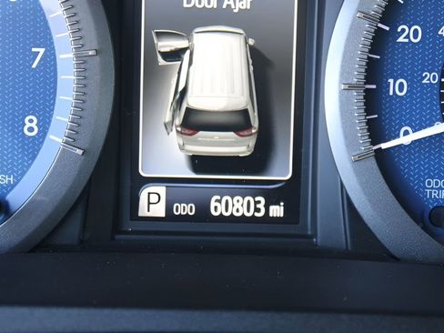 Used 2017 Toyota Sienna XLE w/ XLE Navigation Package FWD image 11