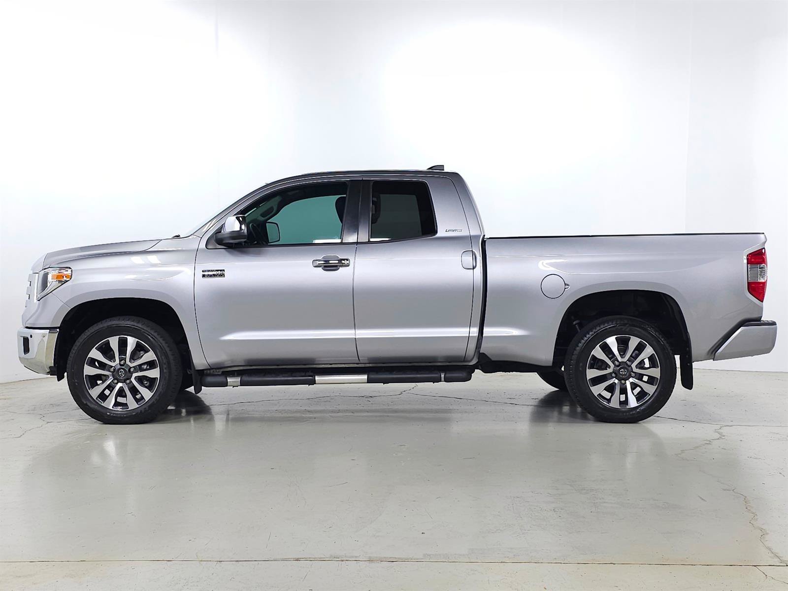 Used 2020 Toyota Tundra Limited w/ Limited Premium Package AWD/4WD image 4