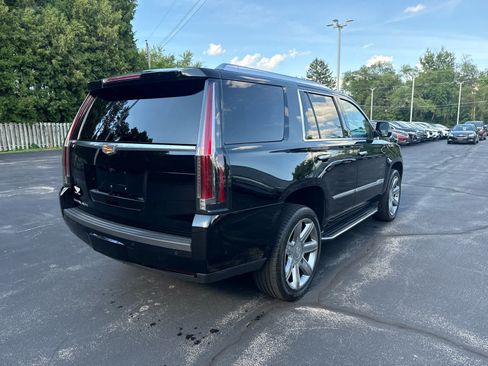 Used 2019 Cadillac Escalade Luxury AWD/4WD image 3