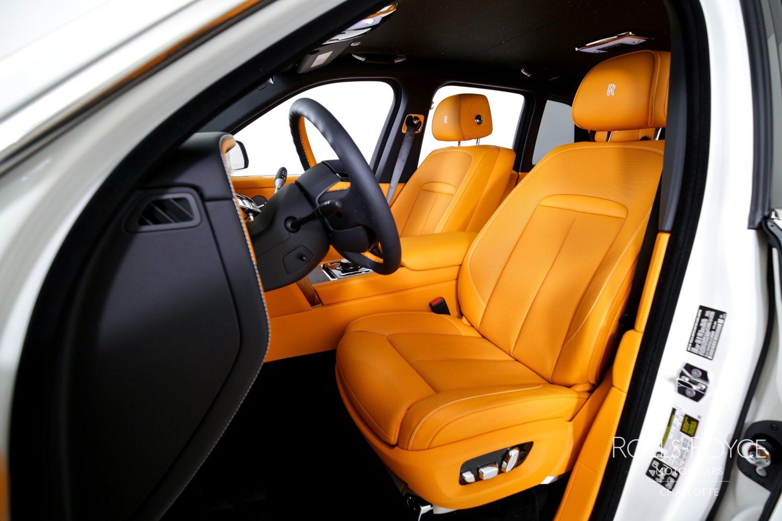 Used 2025 Rolls-Royce Cullinan AWD/4WD image 13