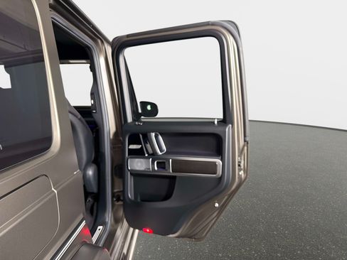 Used 2022 Mercedes-Benz G 550 image 24