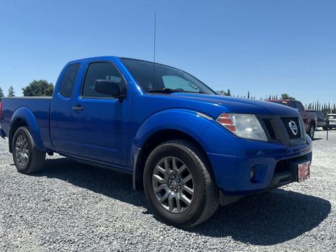 Used 2012 Nissan Frontier SV w/ Sport Appearance Pkg AWD/4WD image 10