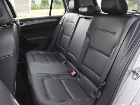 Used 2015 Volkswagen Golf S image 14