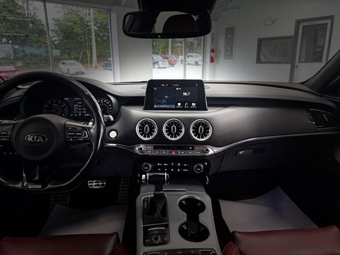 Used 2021 Kia Stinger GT1 AWD/4WD image 22