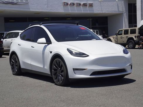 Used 2022 Tesla Model Y Performance AWD/4WD image 2