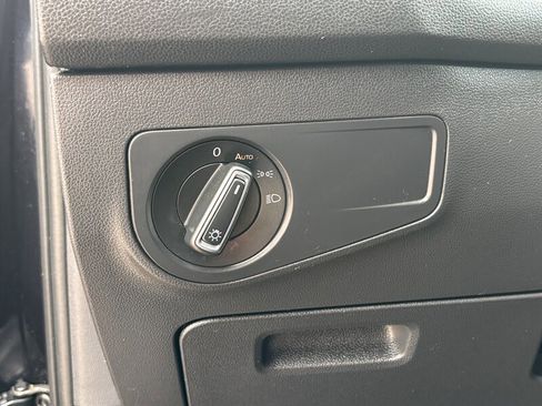 Used 2020 Volkswagen Tiguan SE image 19