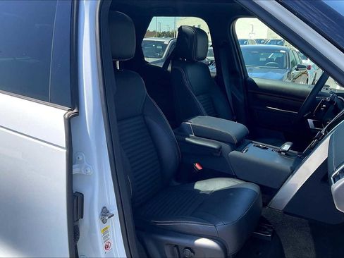 Used 2025 Land Rover Discovery Dynamic SE image 10