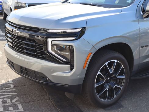 Used 2025 Chevrolet Suburban RST w/ Comfort Package image 6