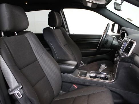 Used 2019 Jeep Grand Cherokee Laredo image 12