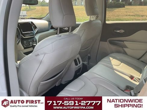 Used 2019 Jeep Cherokee Limited w/ Technology Group FWD image 11